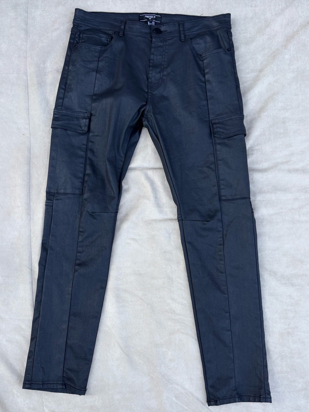 Forever 21 Men Black Cargo Polyurethane Coated Pants Side Pockets Jeans 33 x 30
